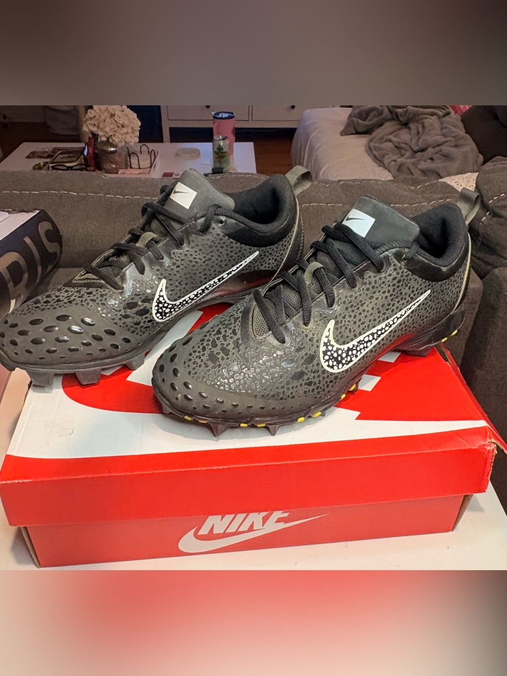 Nike woman's baseball / softball cleats.
Black /white size 10